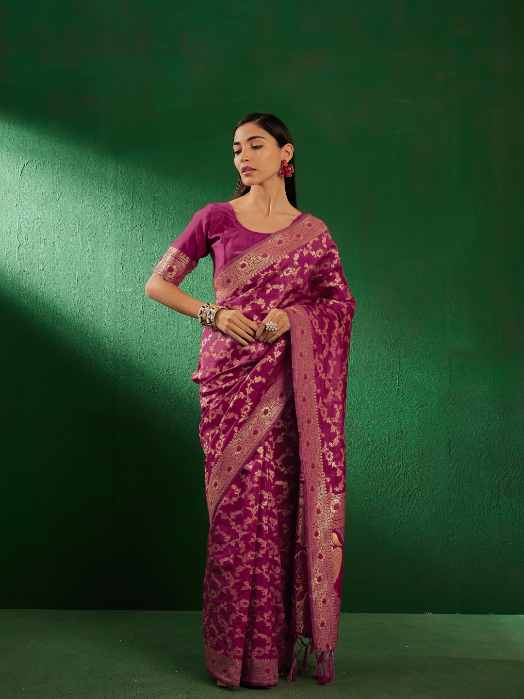 

DEVATITHI Woven Design Zari Burgundy Banarasi Silk Saree