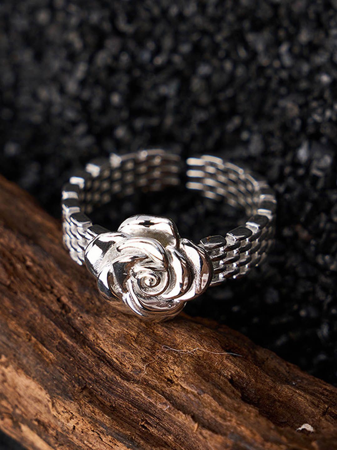 

StyleCast Silver-Toned Silver-Plated Intricate Textured Floral Adjustable Finger Ring