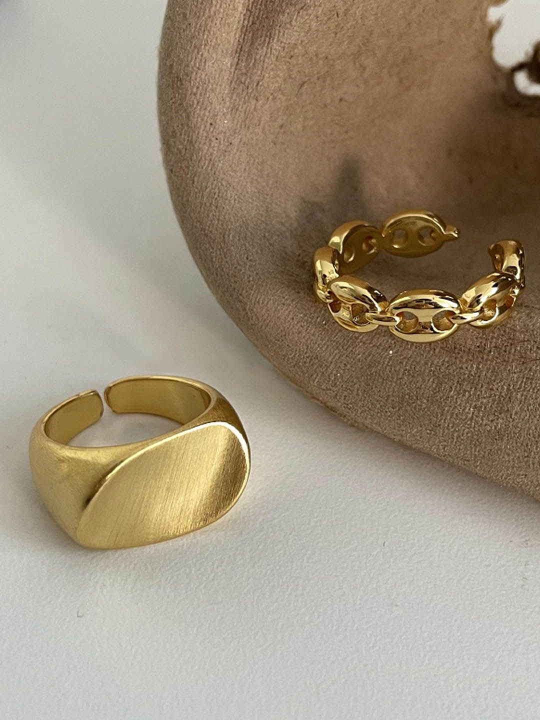 

StyleCast Elegant Silver-Toned Set Of 2 Textured Artificial Finger Ring, Gold