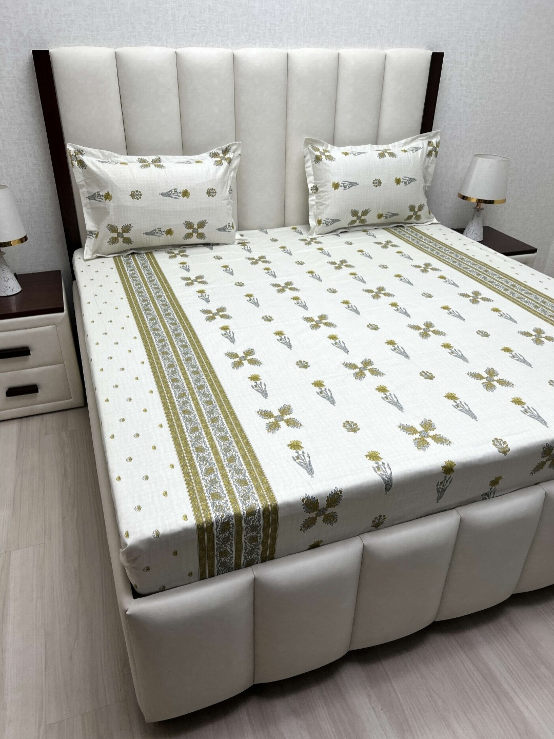 

Pure Decor Royal Passion White Printed Pure Cotton 400 TC Queen Bedsheet set 2.28m x 2.54m