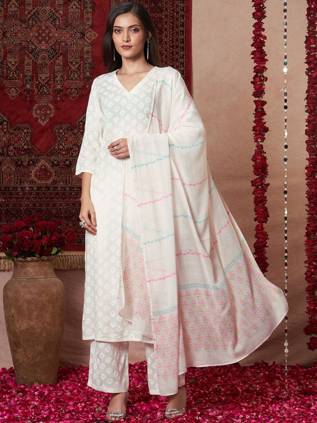 

GoSriKi Mirai Floral Printed V-Neck Straight Kurta With Trouser & Dupatta, White