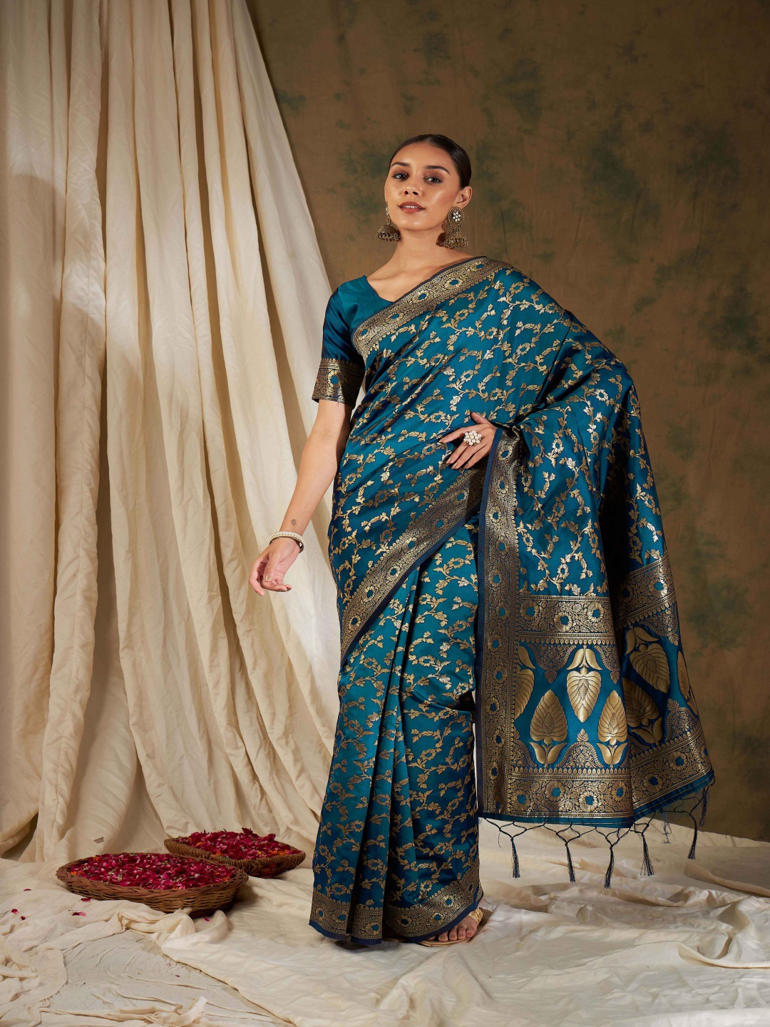 

DEVATITHI Woven Design Zari SKY BLUE Banarasi Silk Saree, Navy blue