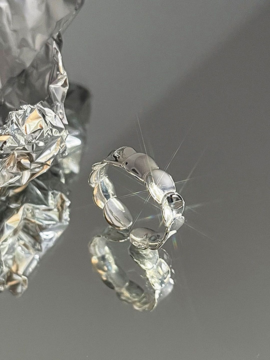 

StyleCast Silver-toned Intricate Texture Finger Ring
