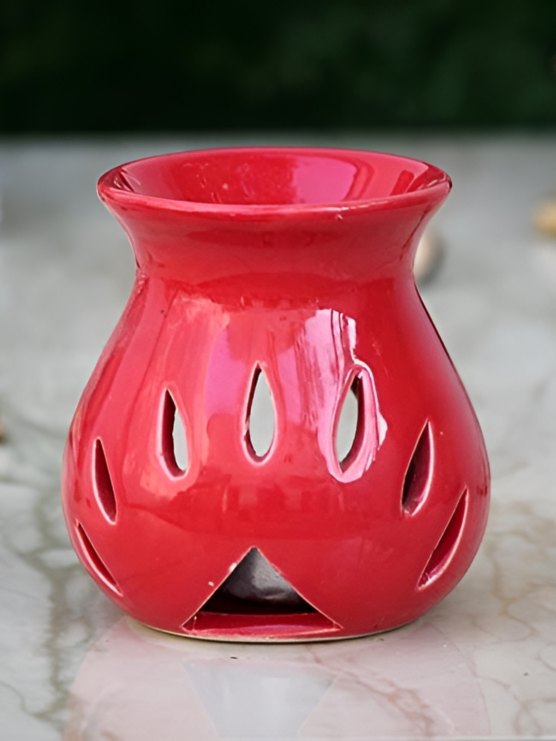 

Jaamso Royals Red Ceramic Aroma Oil Diffuser