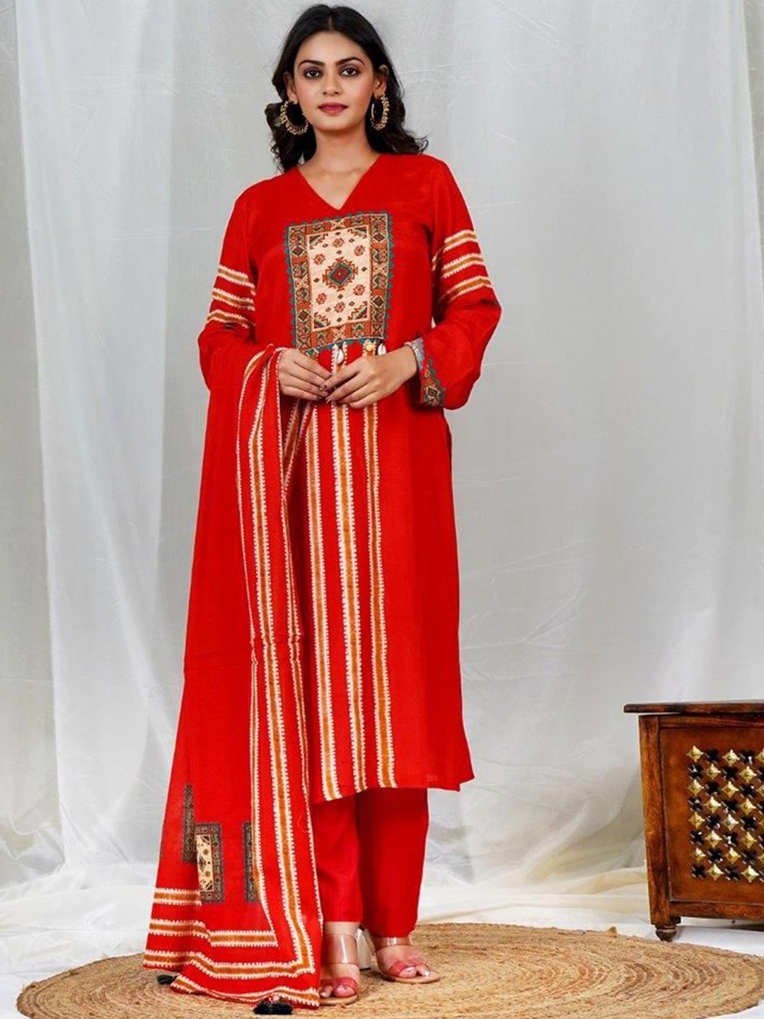 

EARTH O FAB Women Ethnic Motifs Printed Regular Pure Silk Kurta with Palazzos & With Dupatta, Red