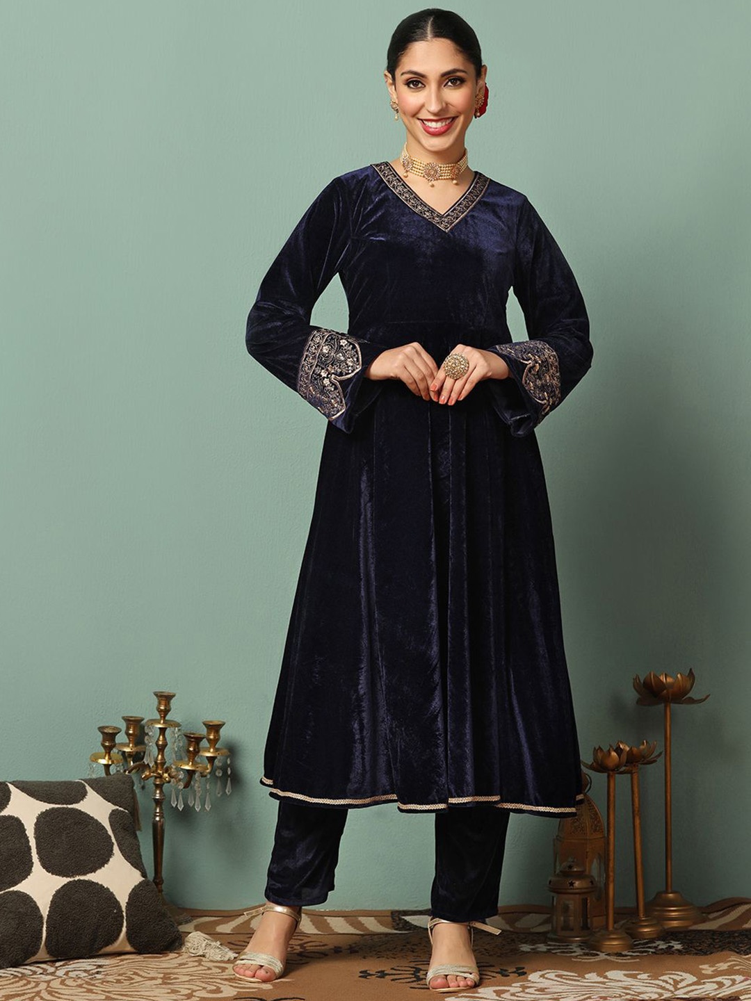 

Moda Rapido V-Neck Sequinned Anarkali Velvet Kurta With Trousers, Navy blue