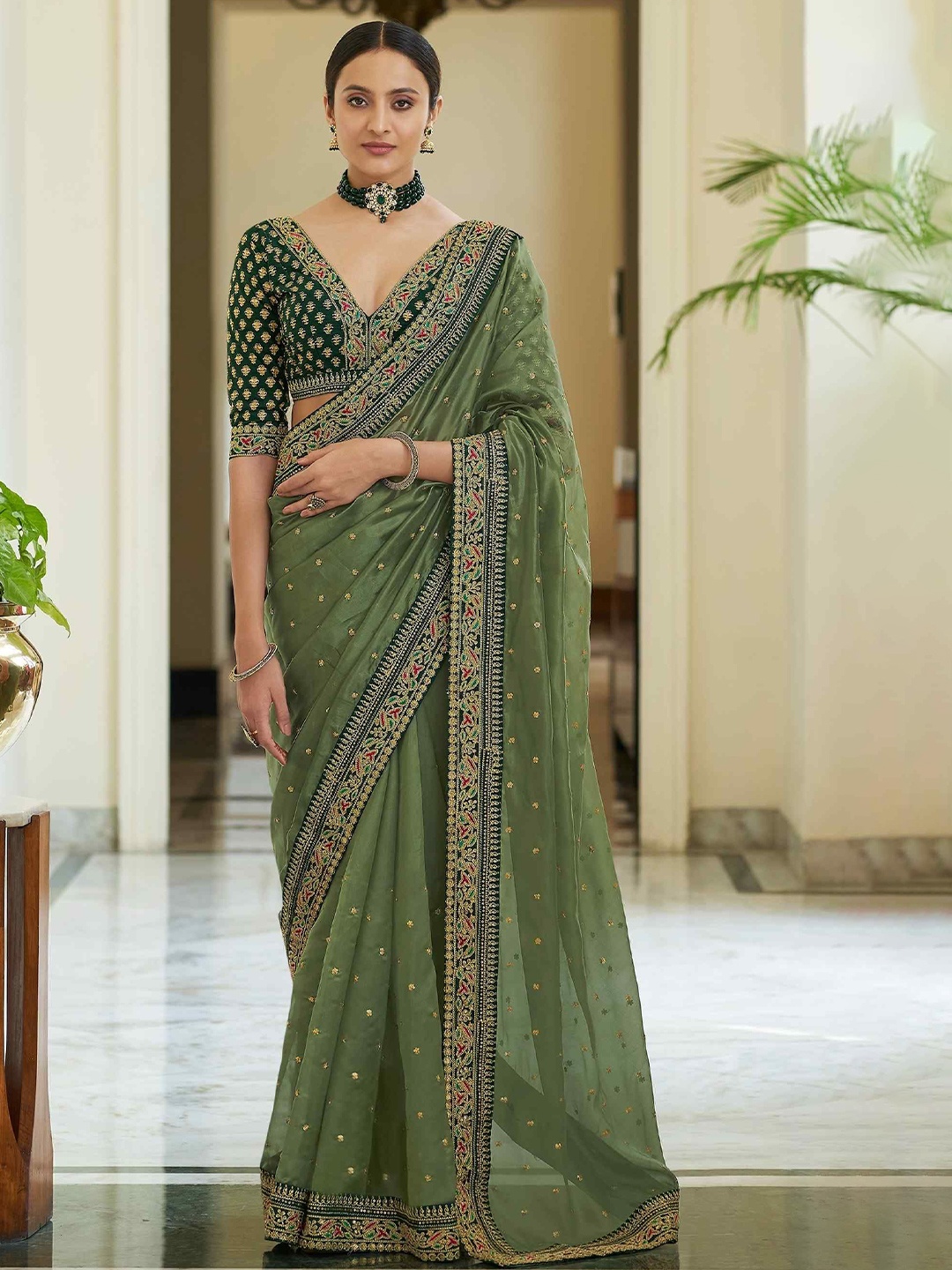 

DIVINE EXIM Embellished Embroidered Saree, Green