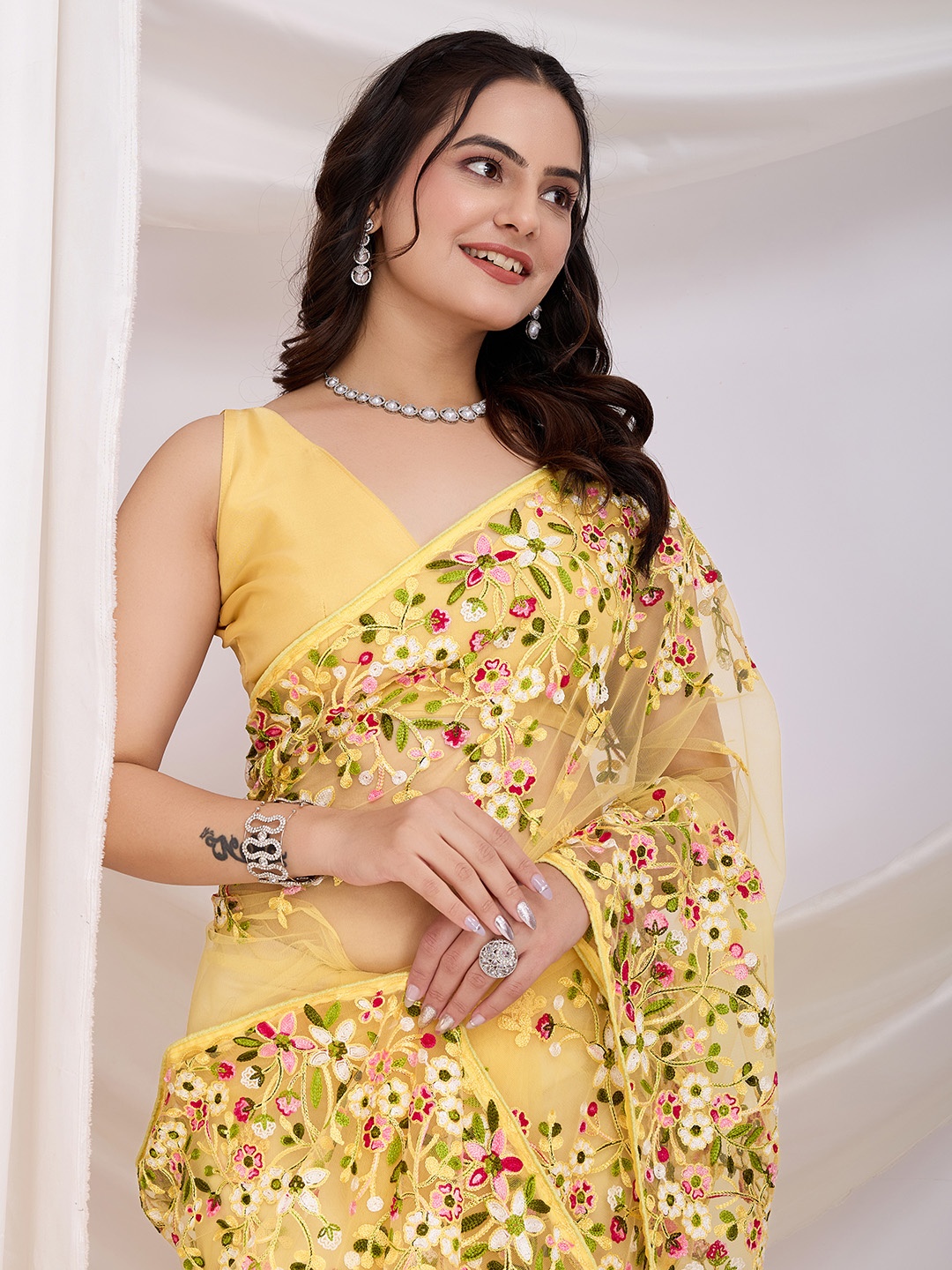 

HERE&NOW Floral Embroidered Saree, Yellow