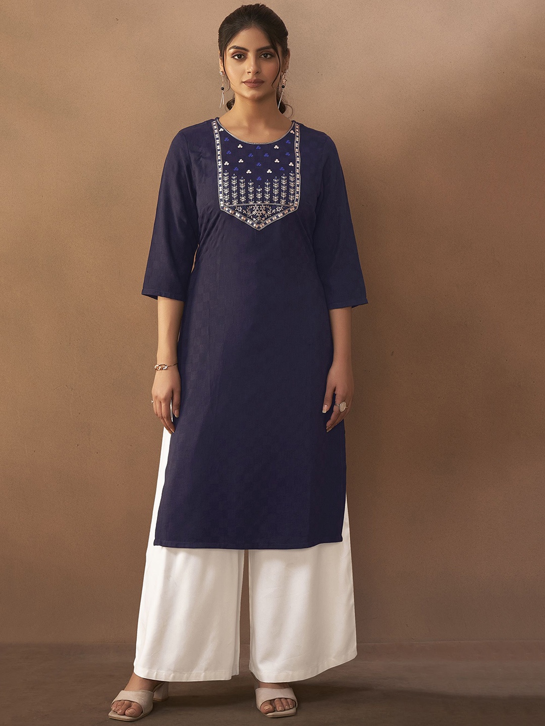 

Anouk Women Floral Embroidered Thread Work Kurta, Navy blue