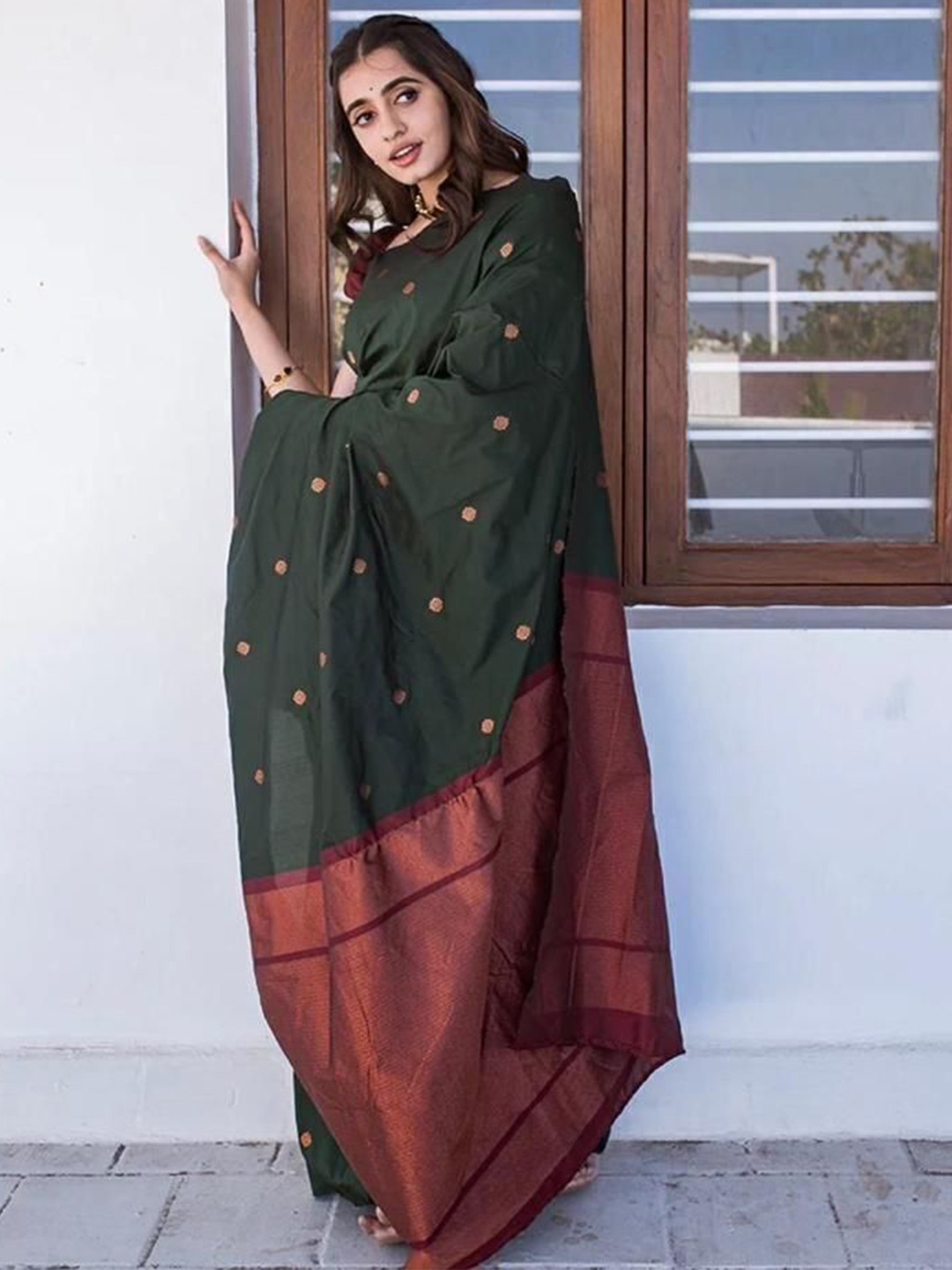 

bansari textiles Woven Design Kanjeevaram Saree, Green