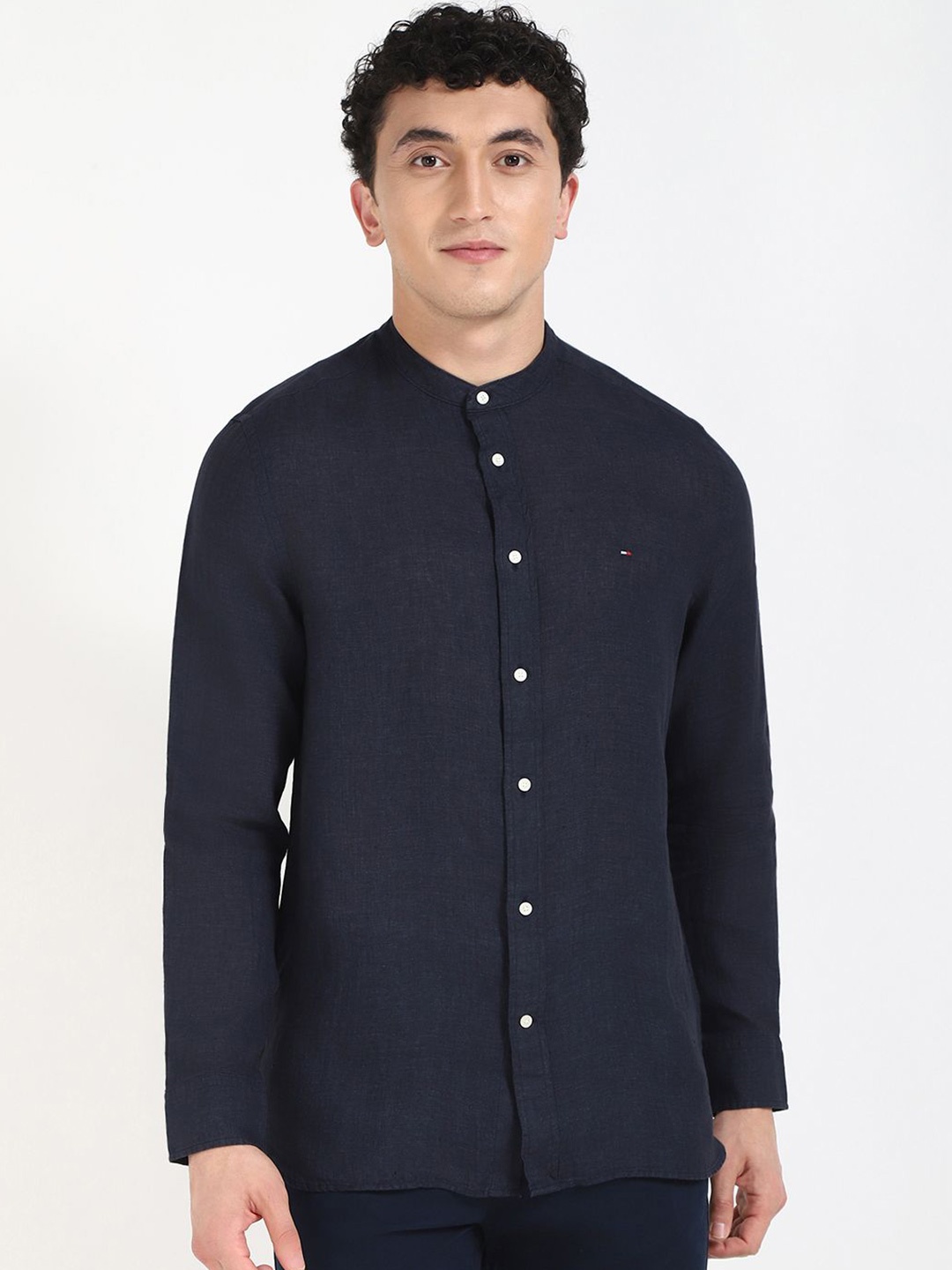 

Tommy Hilfiger Men Band Collar Solid Linen Casual Shirt, Navy blue