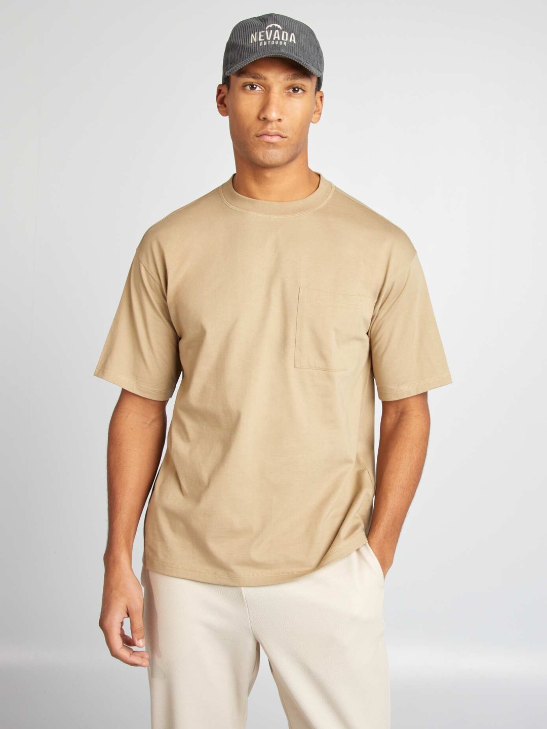 

KIABI Men Solid Round Neck Cotton T-shirt, Beige
