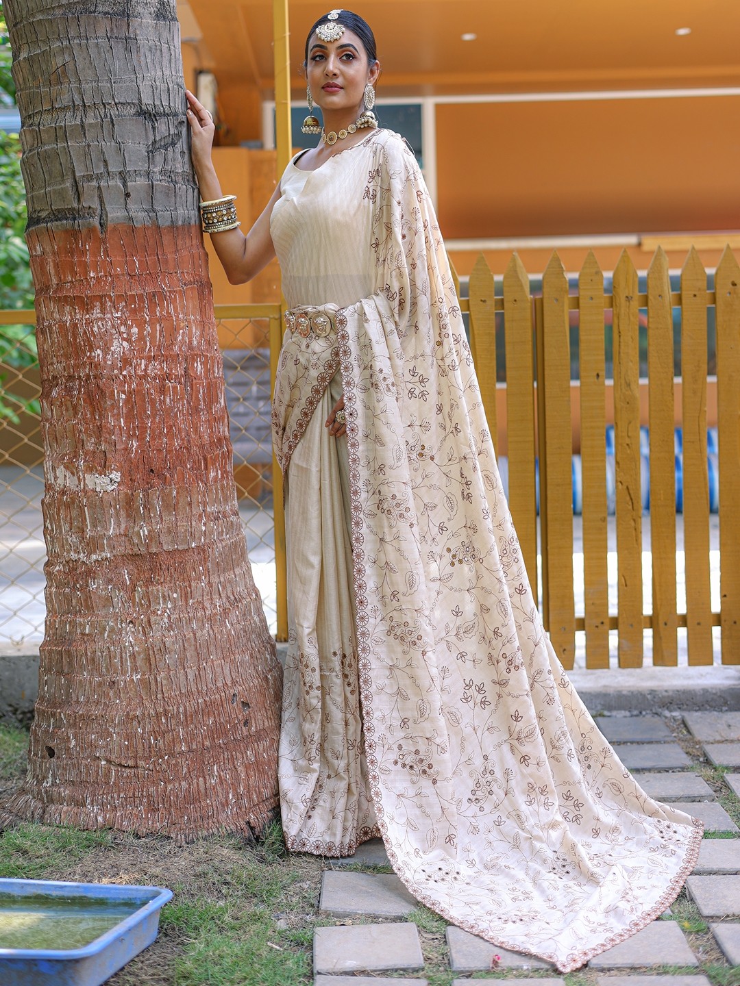 

TORONFRAS Woven Design Zari Floral Kanjeevaram Saree, Beige
