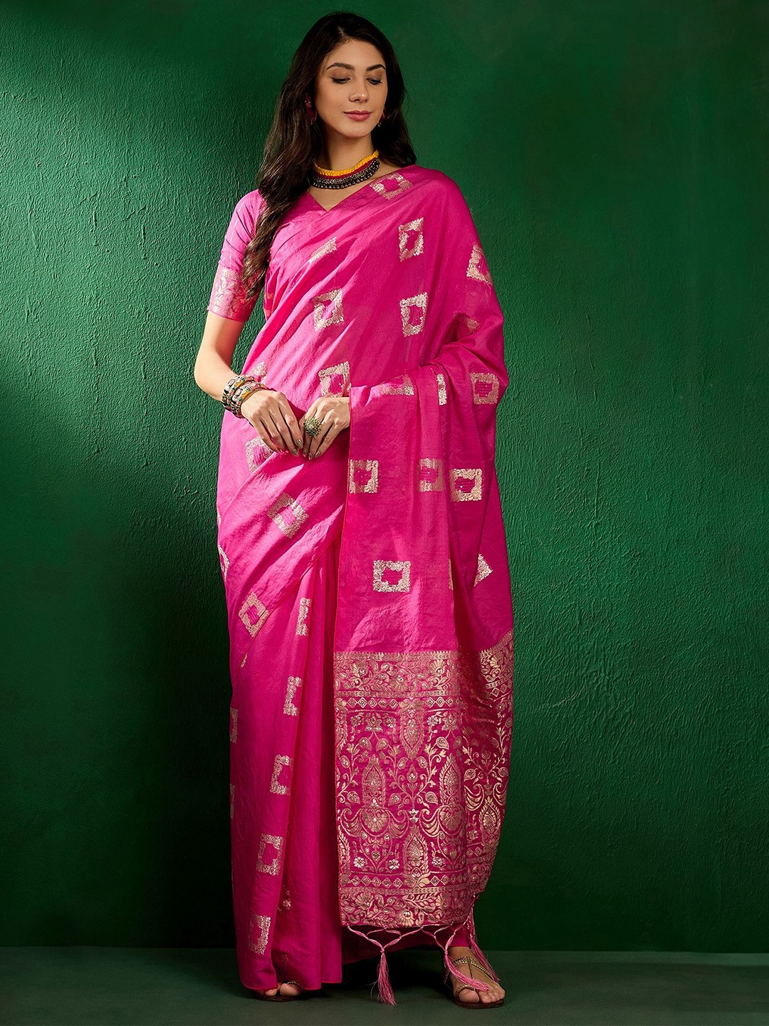 

DEVATITHI Woven Design Pink Cotton Blend Saree