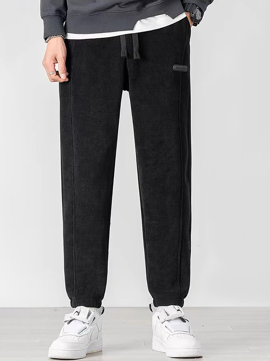 

StyleCast x Revolte Men Mid-Rise Easy Wash Joggers Trousers, Black