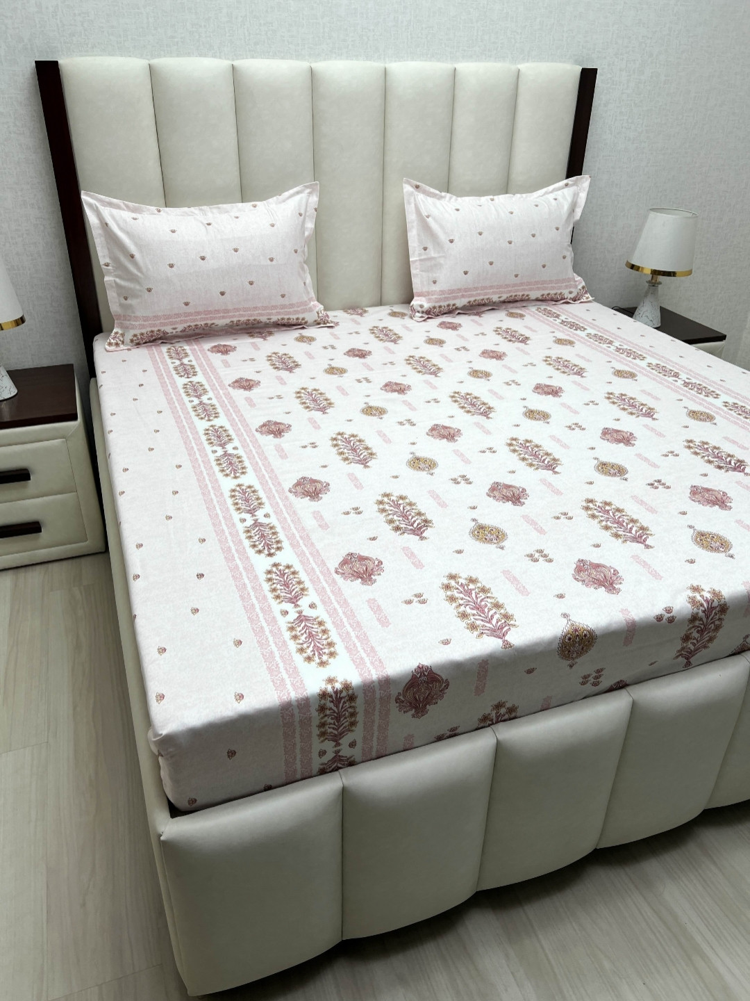 

Pure Decor Royal Passion White Ethnic Motifs 400 TC Queen Bedsheet Set 2.28 m x 2.54 m, Pink