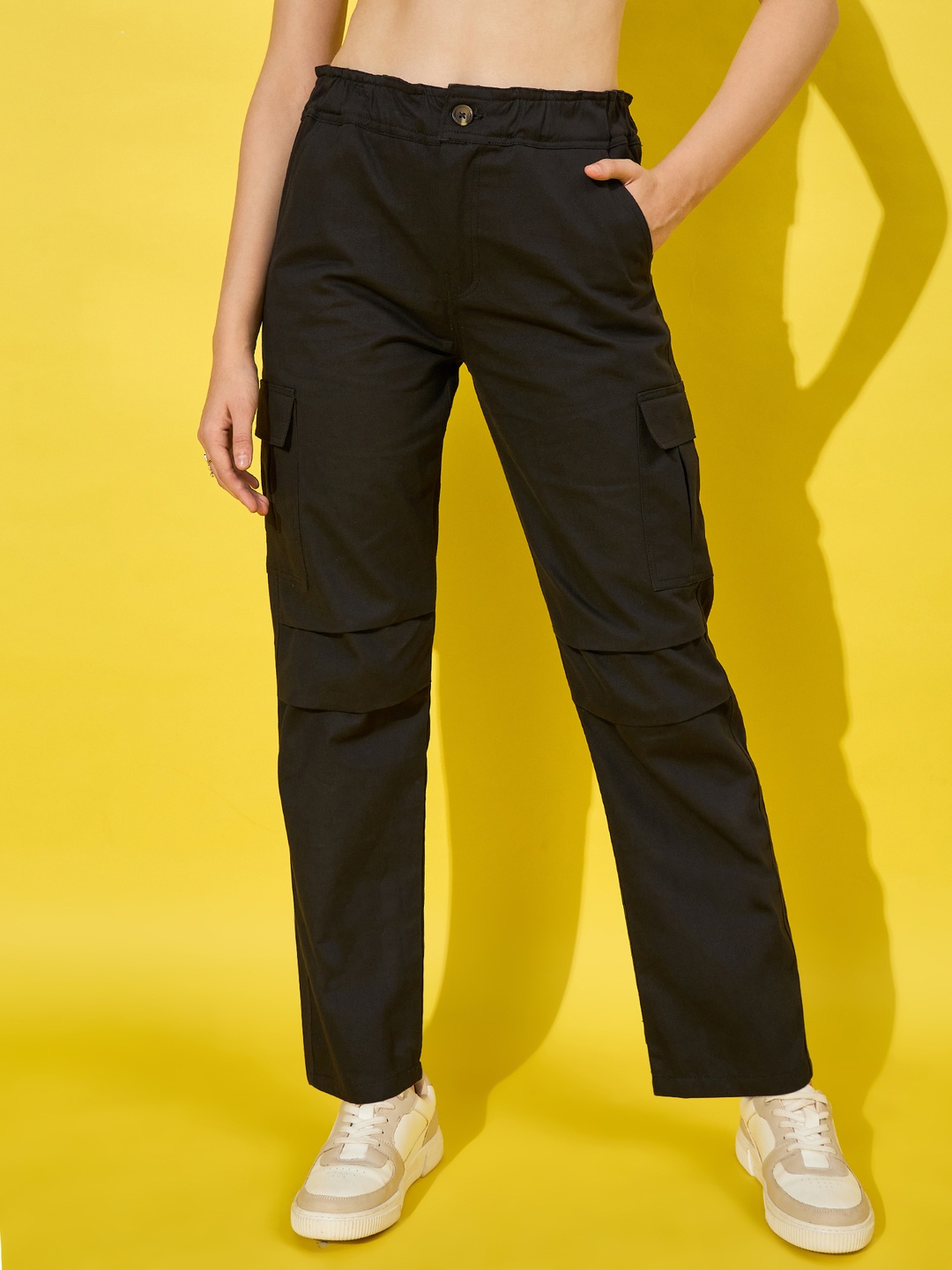 

BUY NEW TREND Women Relaxed High-Rise Cargos, Black