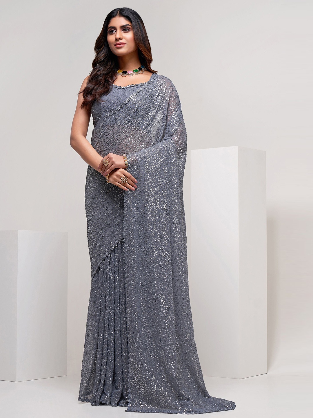 

DIVINE EXIM Embellished Sequinned Saree, Grey