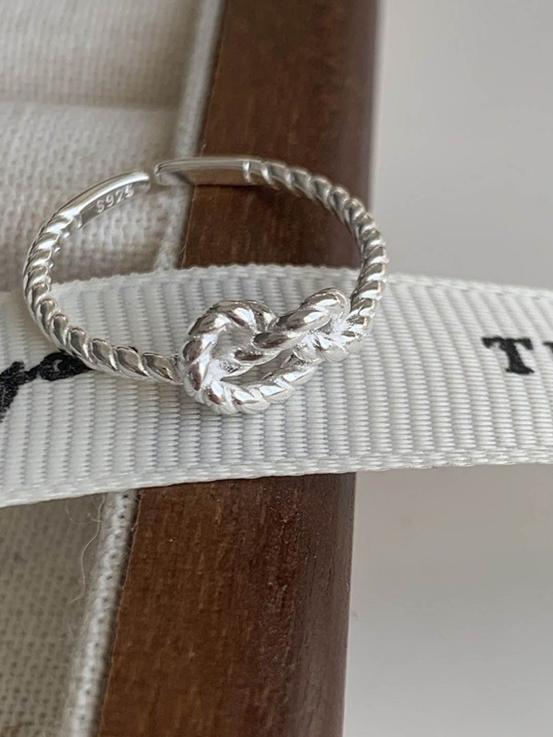 

StyleCast 925 Silver-Toned Adjustable Finger Ring