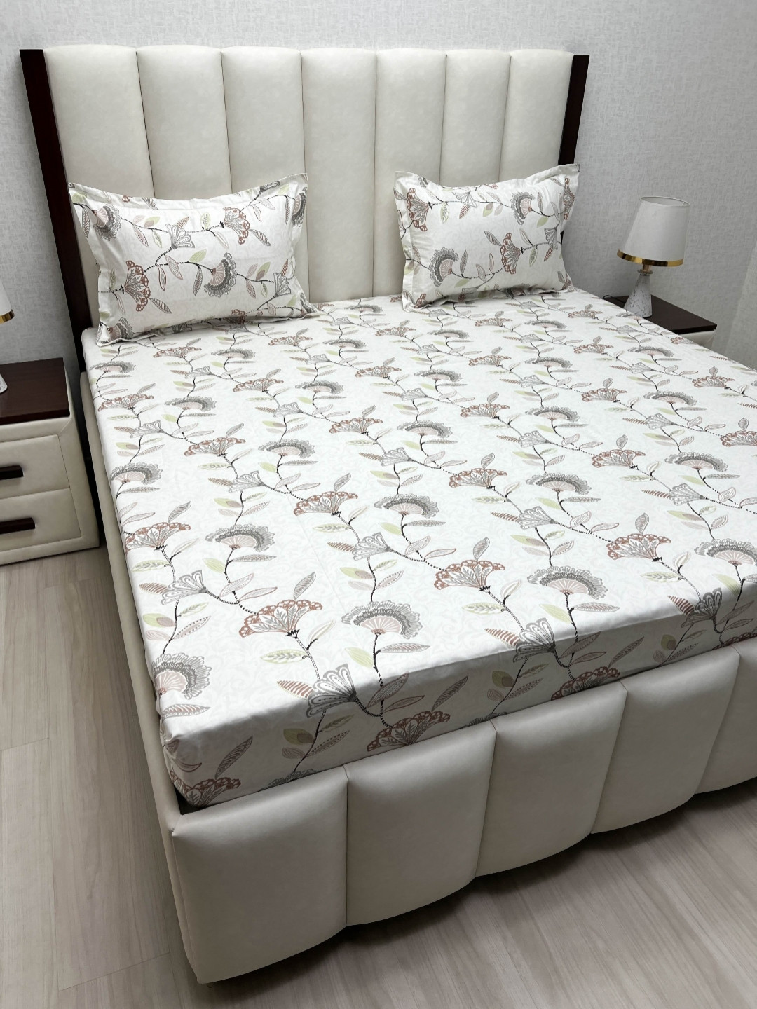 

Pure Decor Royal Passion White Printed 220 TC Pure Cotton Queen Bedsheet Set 2.28m x 2.54m