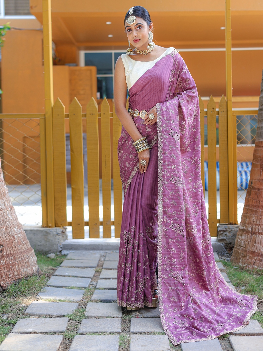 

TORONFRAS Floral Embroidered Kanjeevaram Saree, Pink