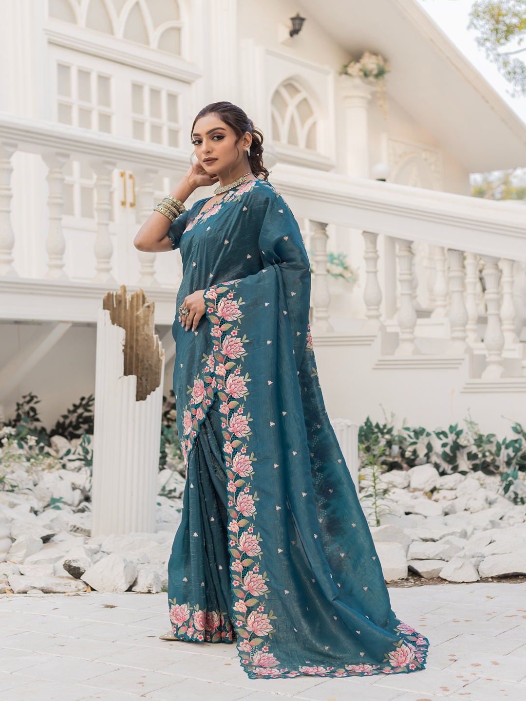 

TORONFRAS Floral Embroidered Kanjeevaram Saree, Blue