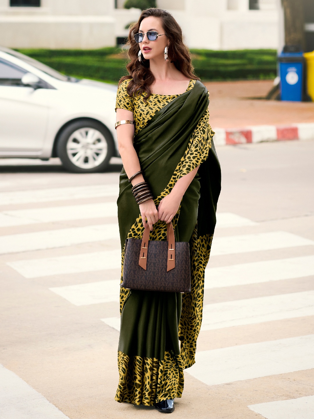 

Panzora Printed Satin Saree With Unstitched Blouse Piece, Green