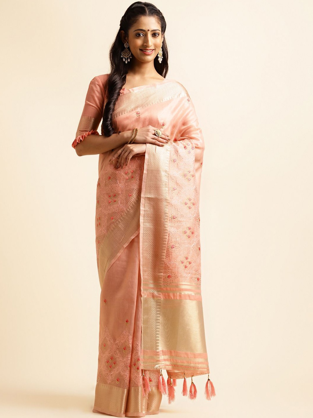 

Blissta Floral Embroidered Handloom Saree, Peach