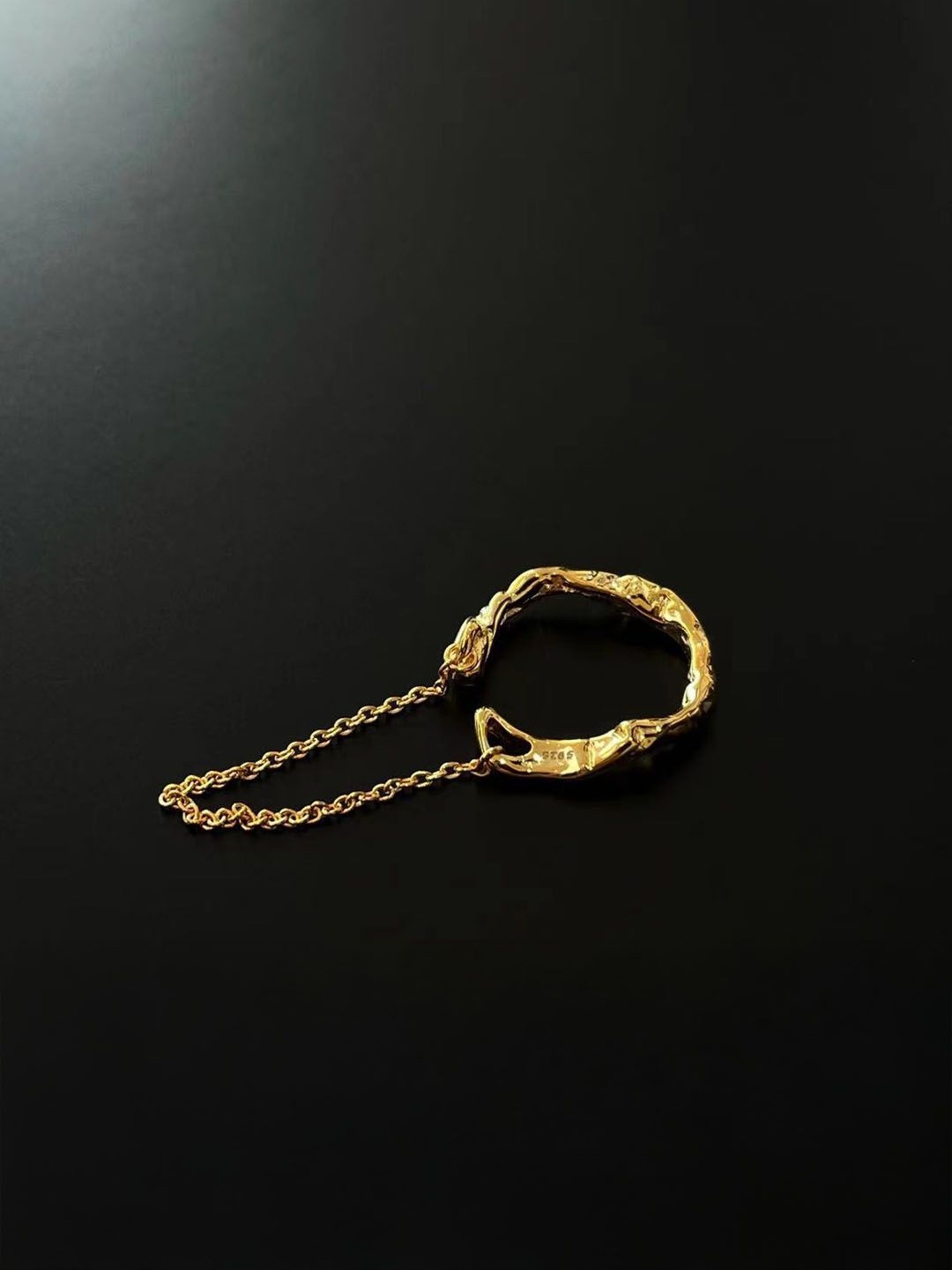 

StyleCast Elegant Gold Toned Link Chain Detail Finger Ring