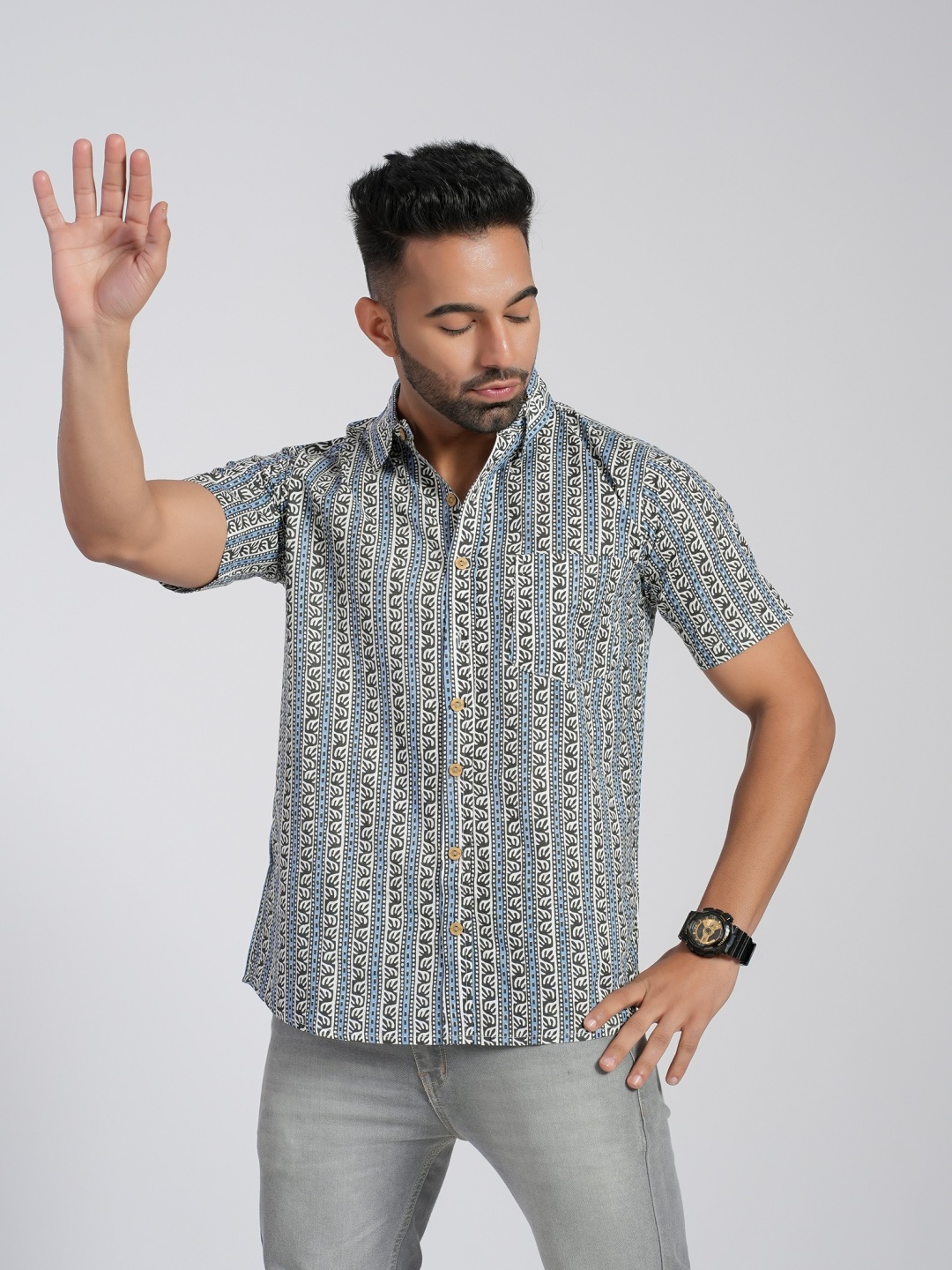 

Cotton Curio Men Comfort Fit Spread Collar Vertical Striped Cotton Casual Shirt, White