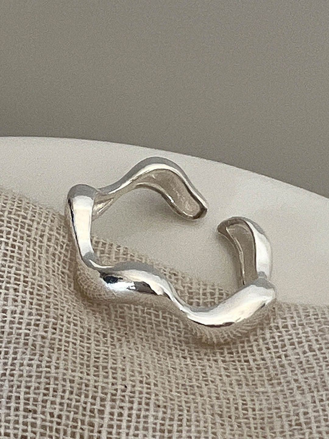

StyleCast Silver-Toned Intricated Textured Circular Shaped Open Finger Ring