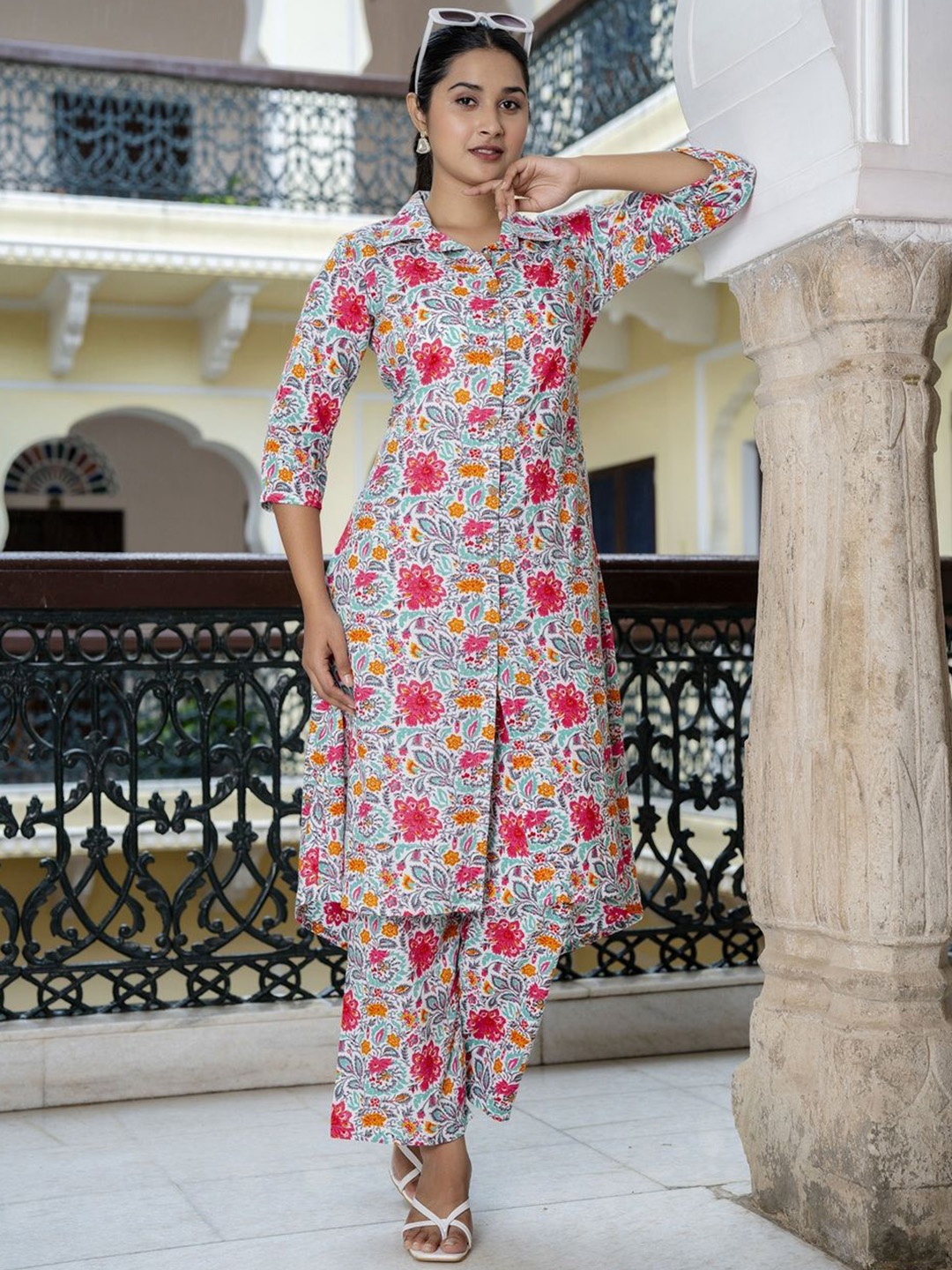 

Demirner Women Floral Printed Regular Kurta with Palazzos, White