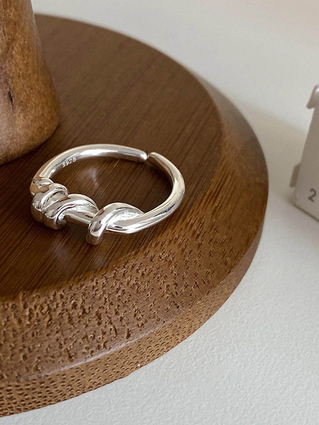 

StyleCast 925 Silver-Toned Silver-Plated Adjustable Finger Ring
