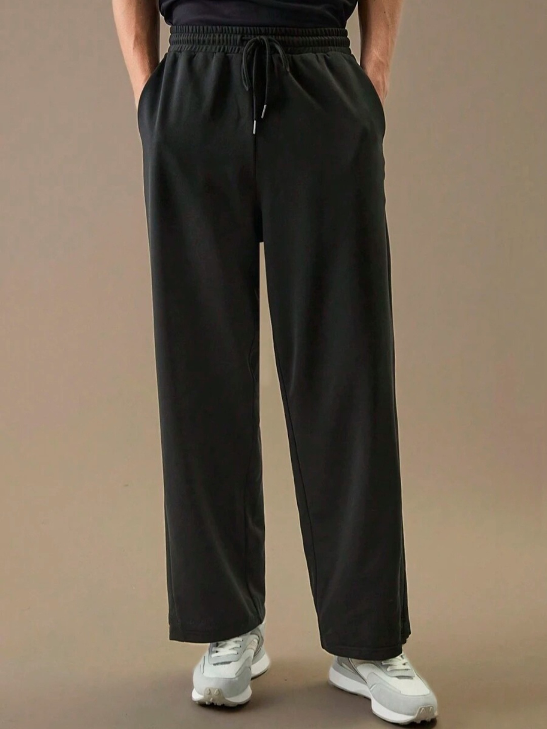 

FLYNOFF Men Relaxed Straight Fit Easy Wash Mid - Rise Trousers, Black