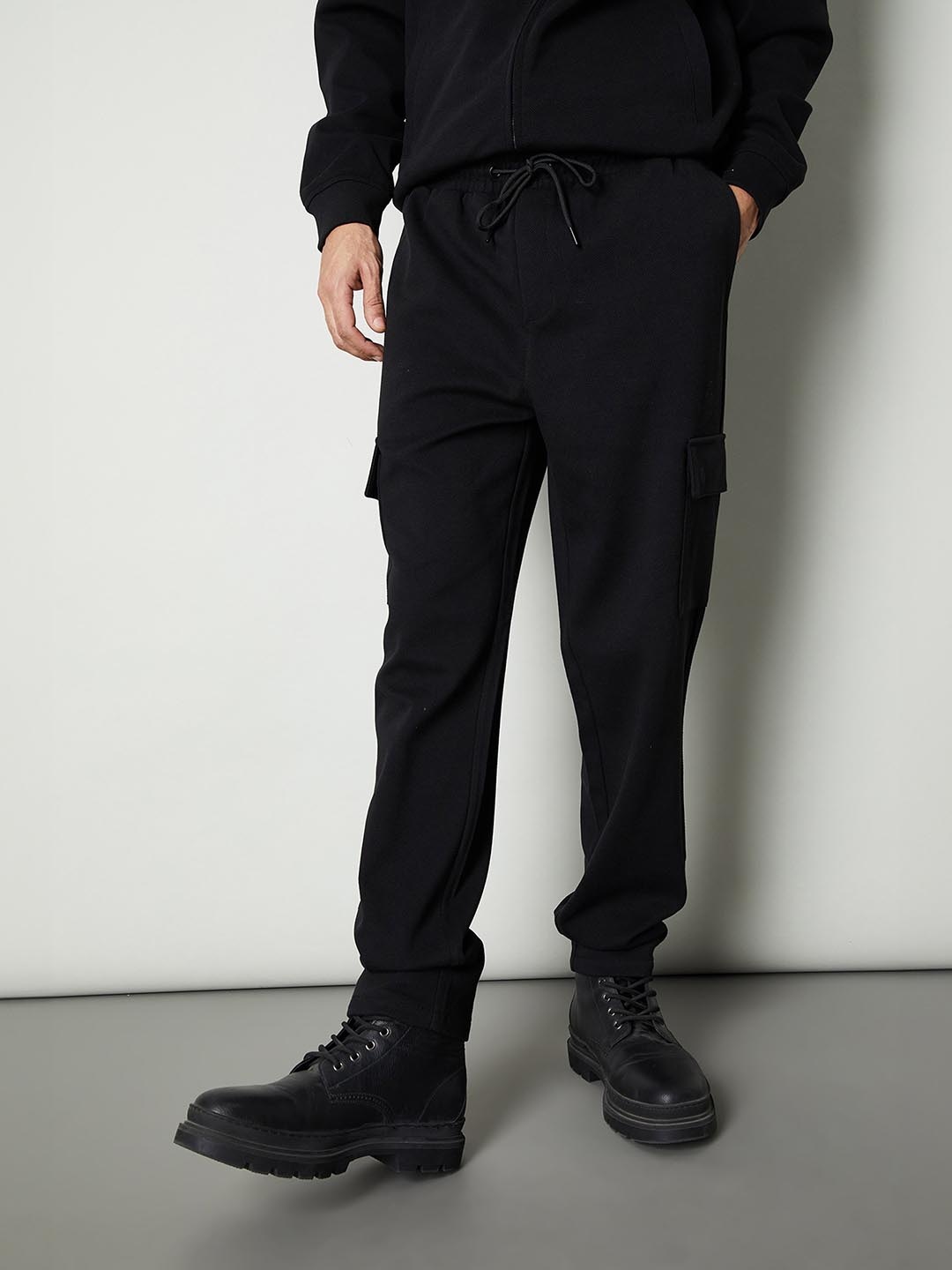 

max Men Mid-Rise Cargos Trousers, Black