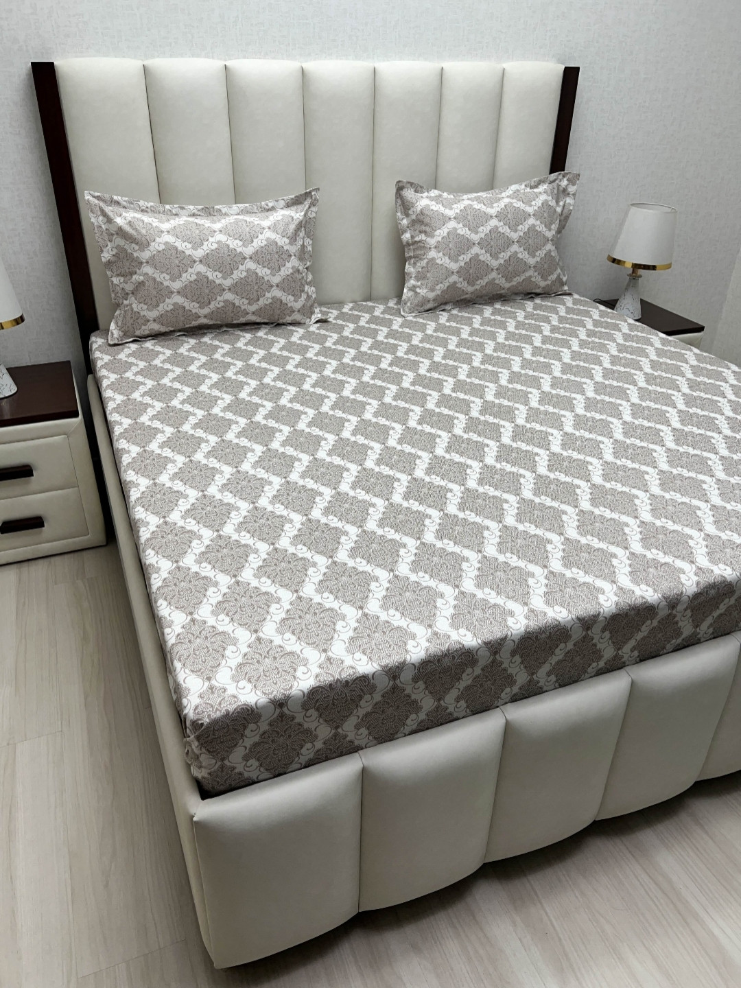 

Pure Decor Royal Passion Brown Printed 220TC Pure Cotton Queen Bedsheet Set 2.28m x 2.54m