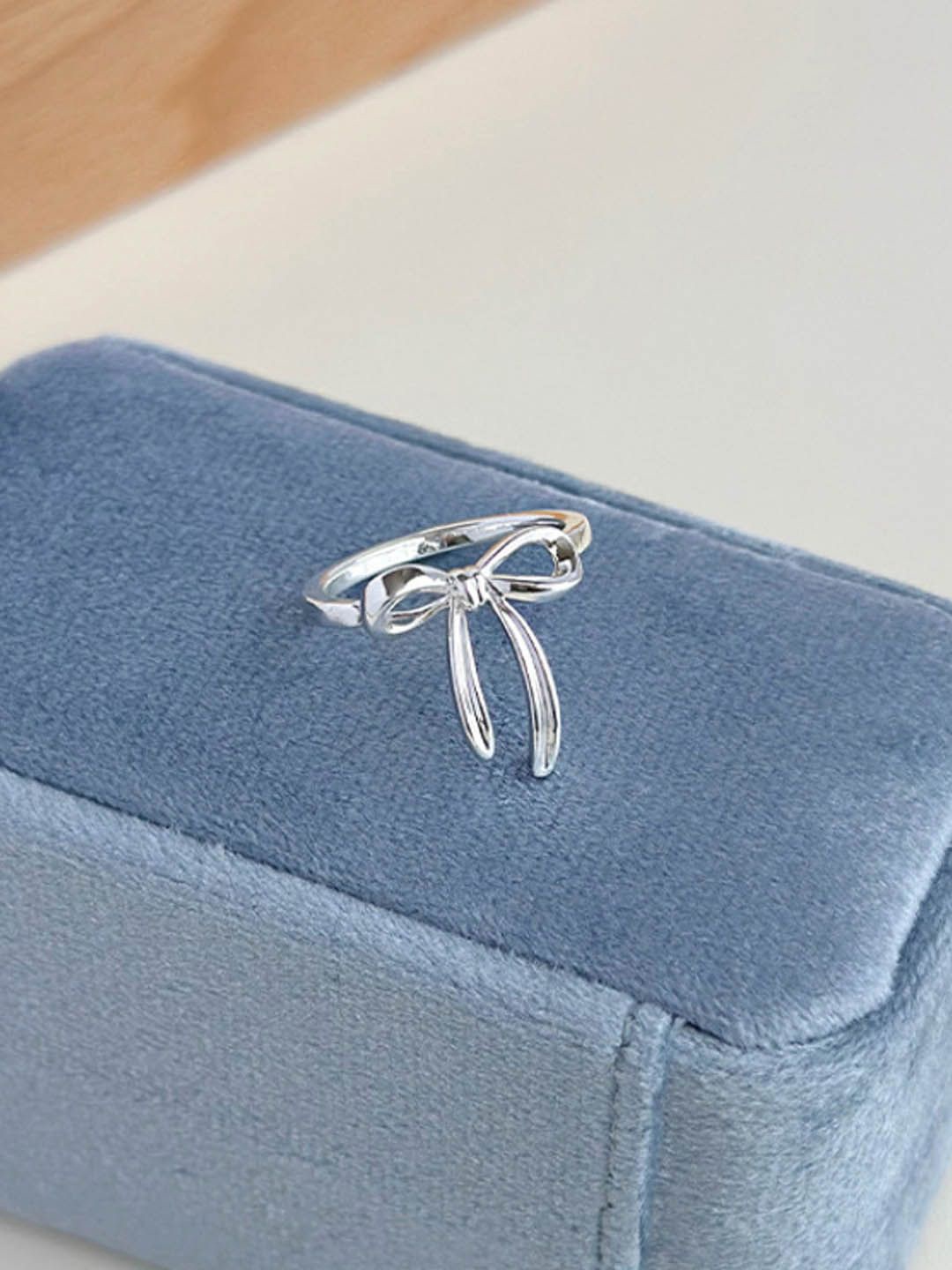 

StyleCast Elegant Silver-Toned Bow Shaped Finger Ring