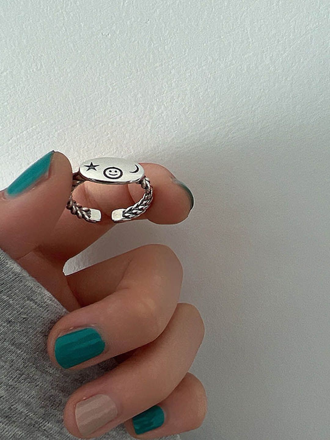 

StyleCast Intricate Textured Finger Ring, Silver