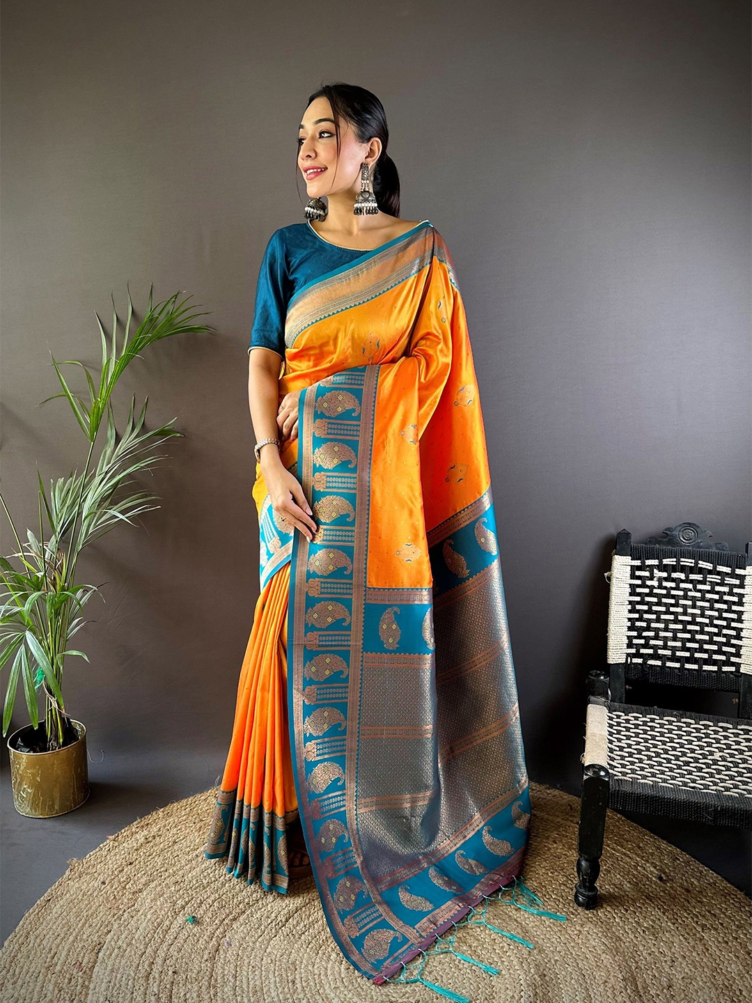 

HEER FASHION Woven Design Zari Banarasi Saree, Yellow
