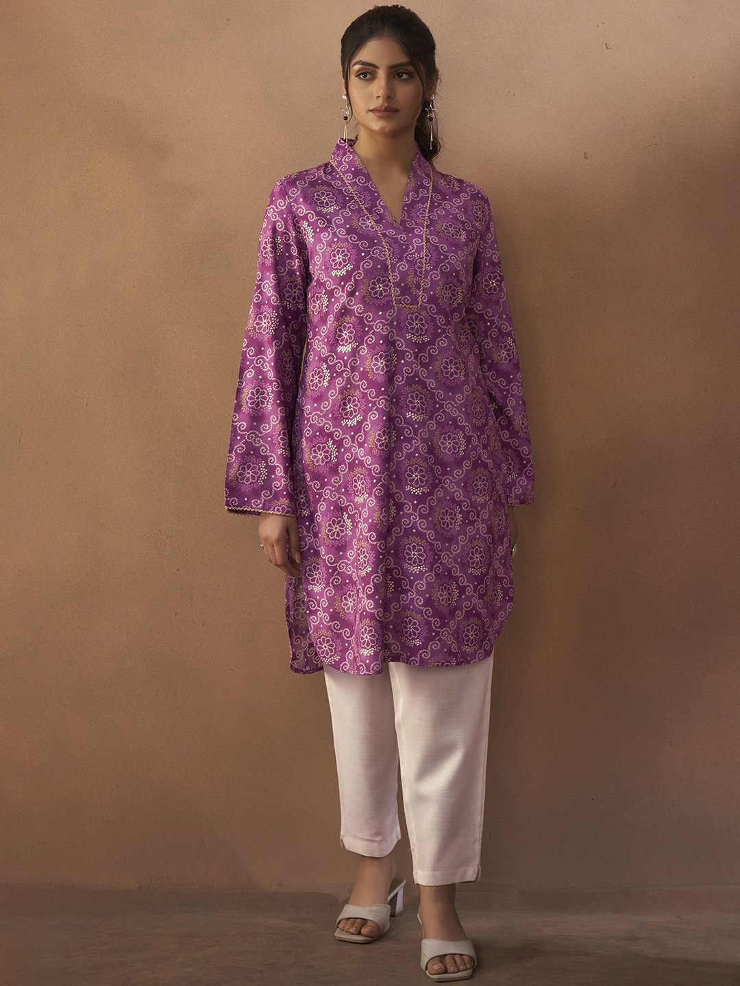 

Anouk Women Bandhani Printed Flared Sleeves Gotta Patti Kurta, Purple