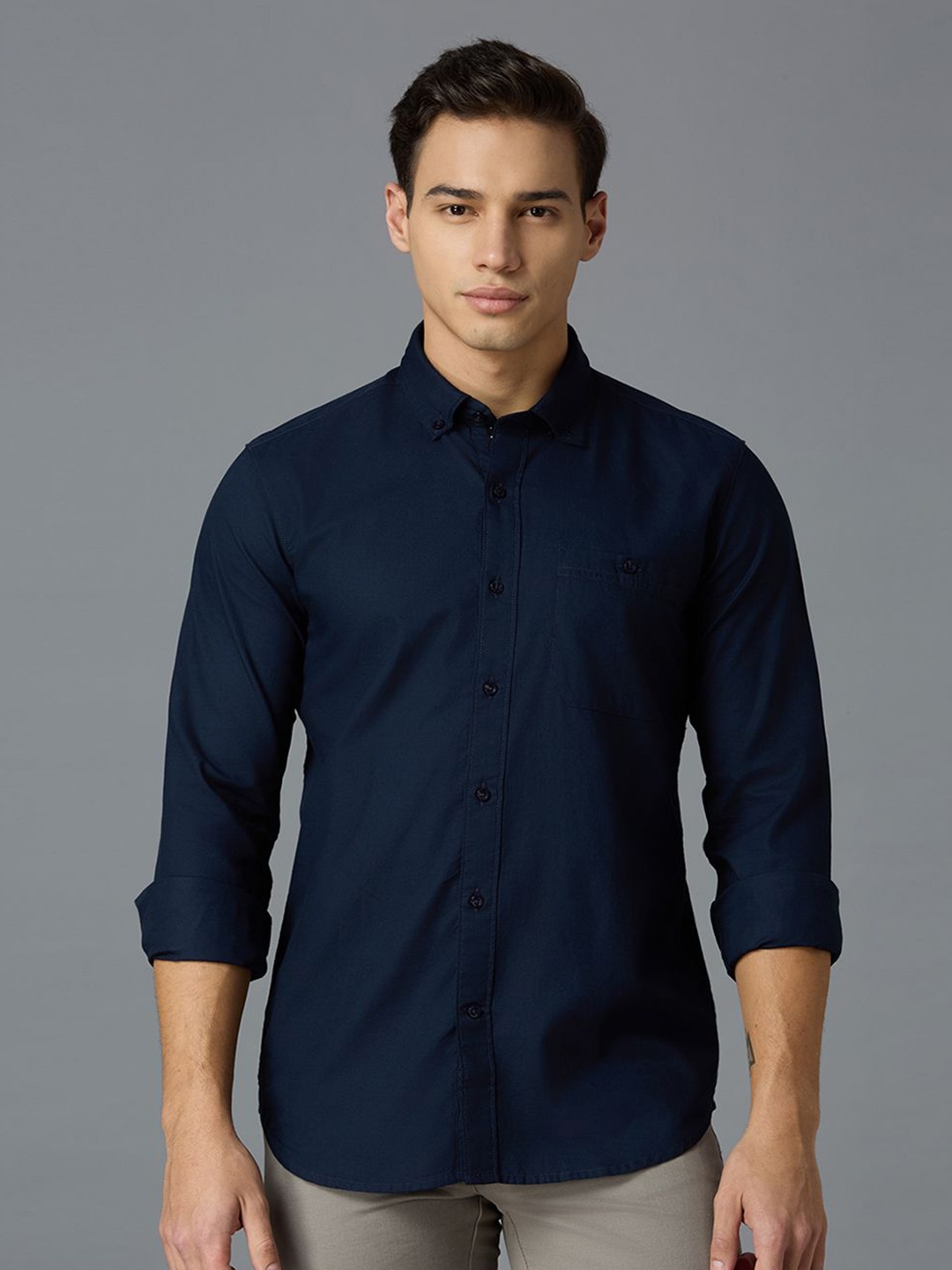 

Reid & Taylor Men India Slim Fit Button-Down Collar Solid Cotton Casual Shirt, Navy blue