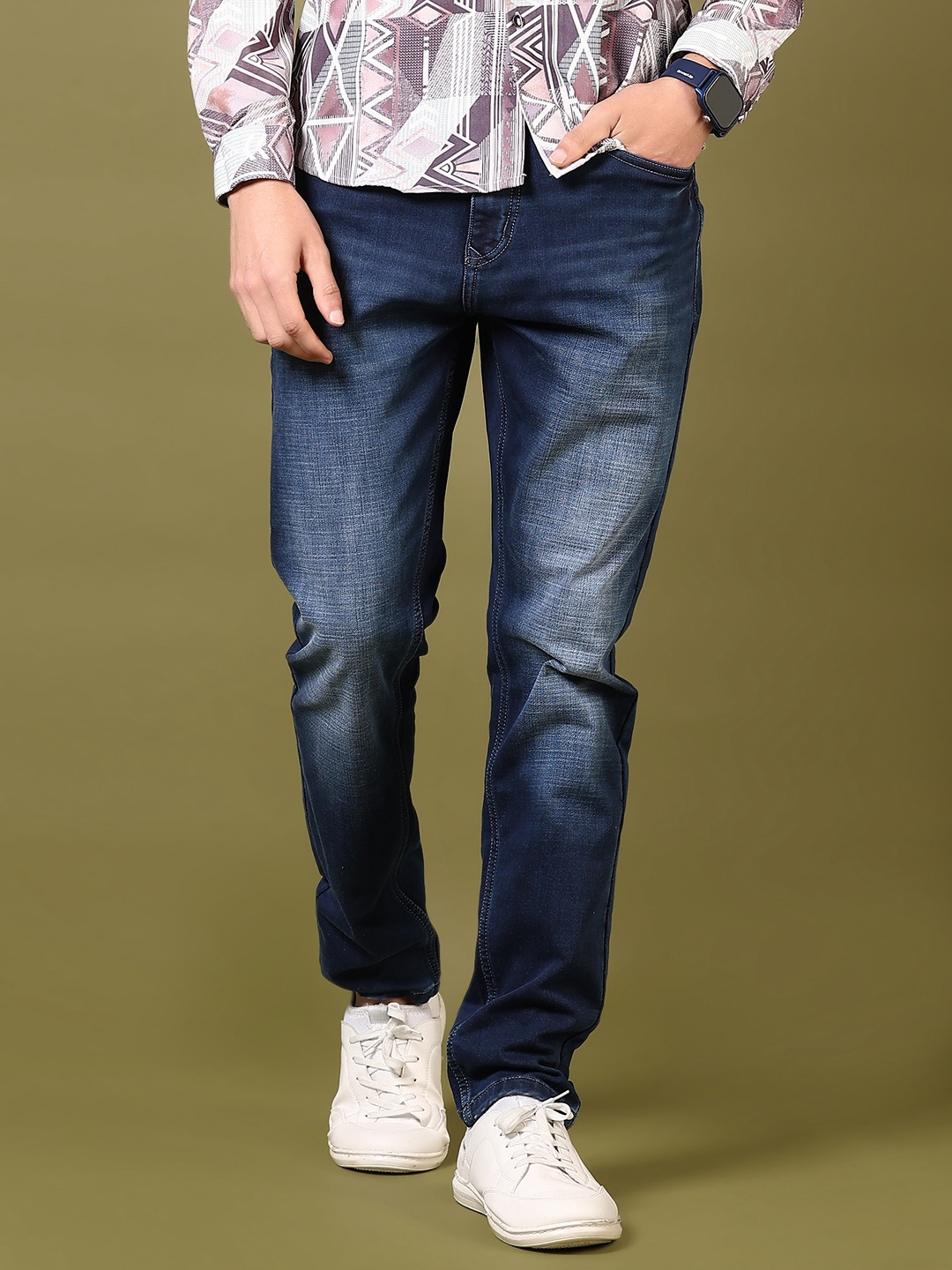 

V-Mart Men Light Fade Mid-Rise Jeans, Blue