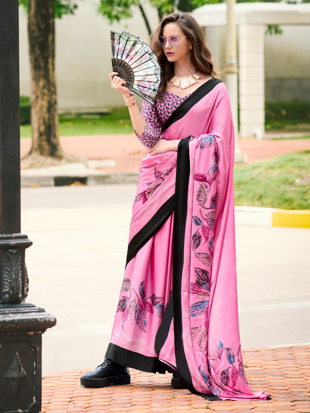 

Panzora Floral Satin Saree, Pink