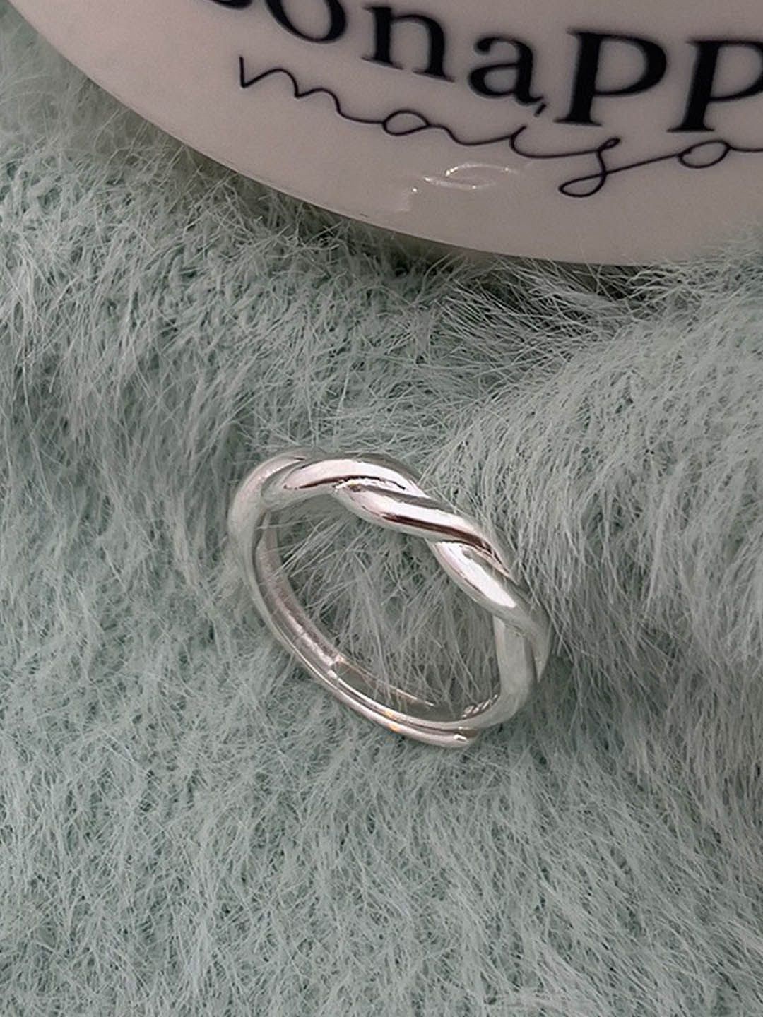 

StyleCast Elegant Silver-Toned Textured Finger Ring