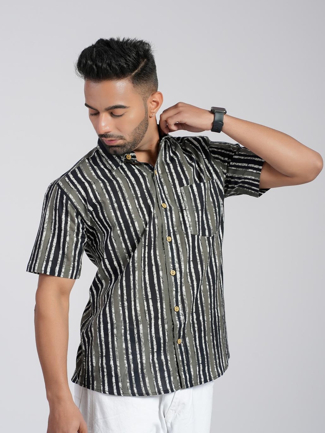 

Cotton Curio Men Comfort Fit Spread Collar Vertical Striped Cotton Casual Shirt, Green