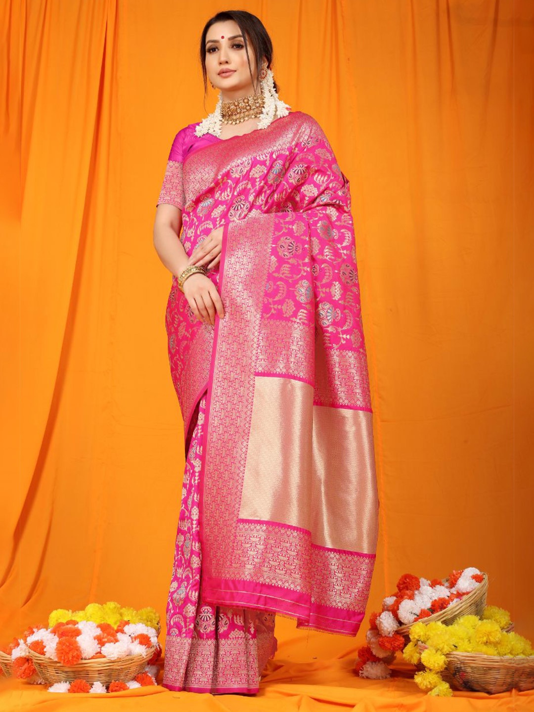 

amirat Woven Design Zari Pure Silk Banarasi Saree, Pink