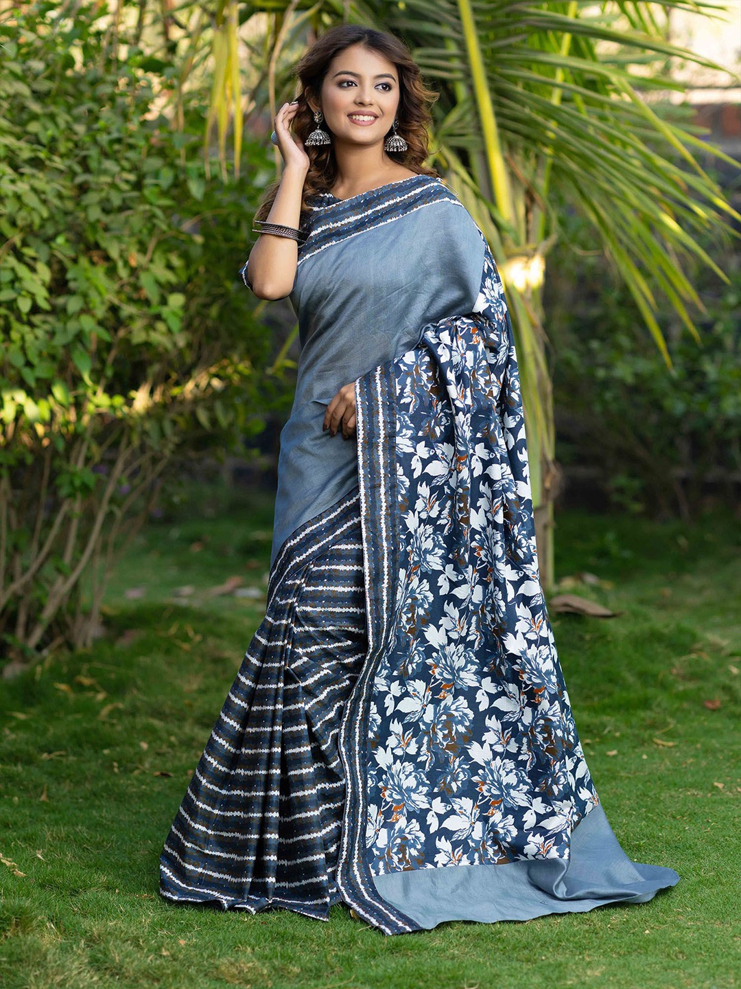 

Prasam Floral Printed Chanderi Saree, Grey