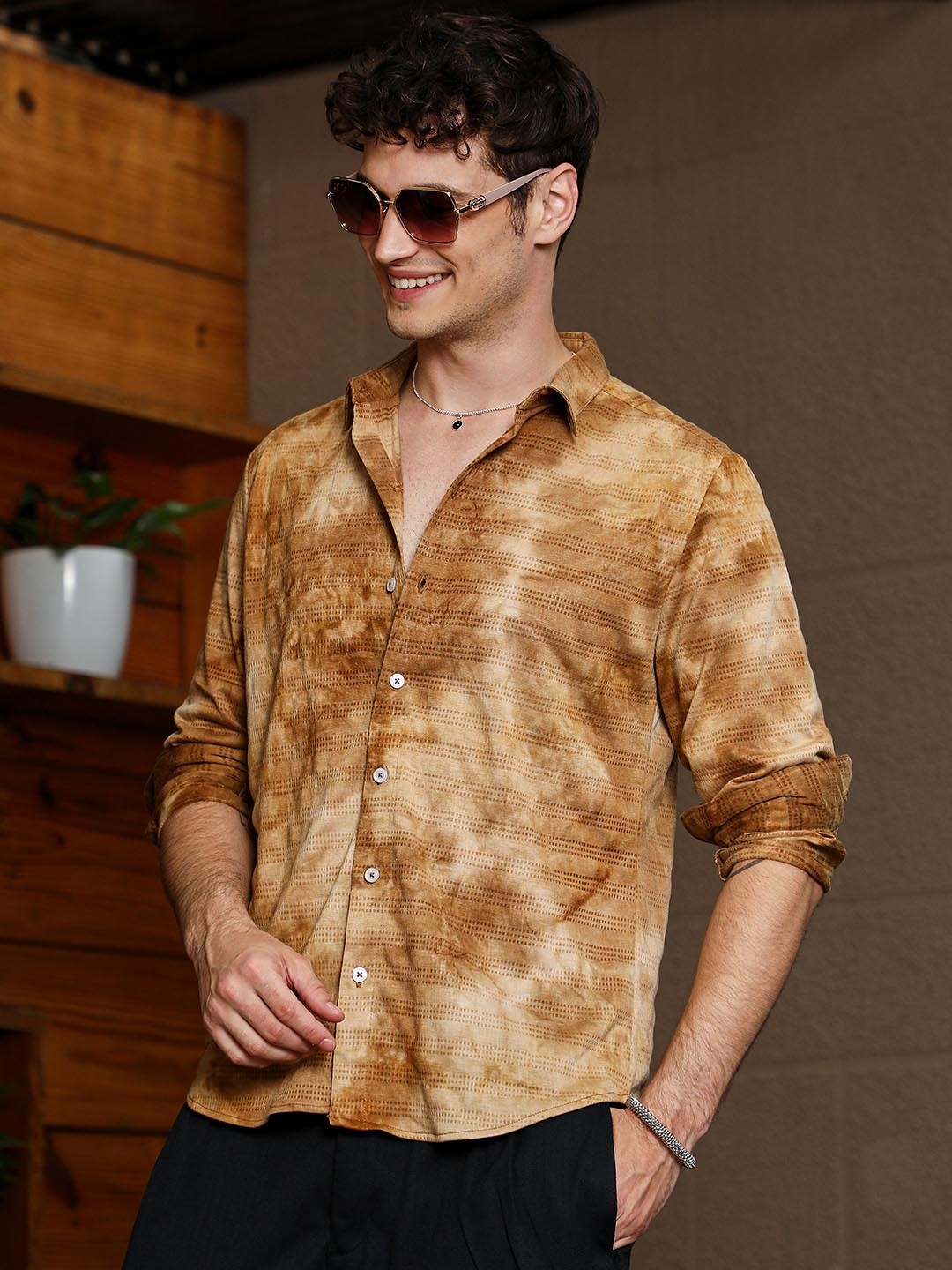 

Campus Sutra Men Comfort Opaque Casual Shirt, Brown