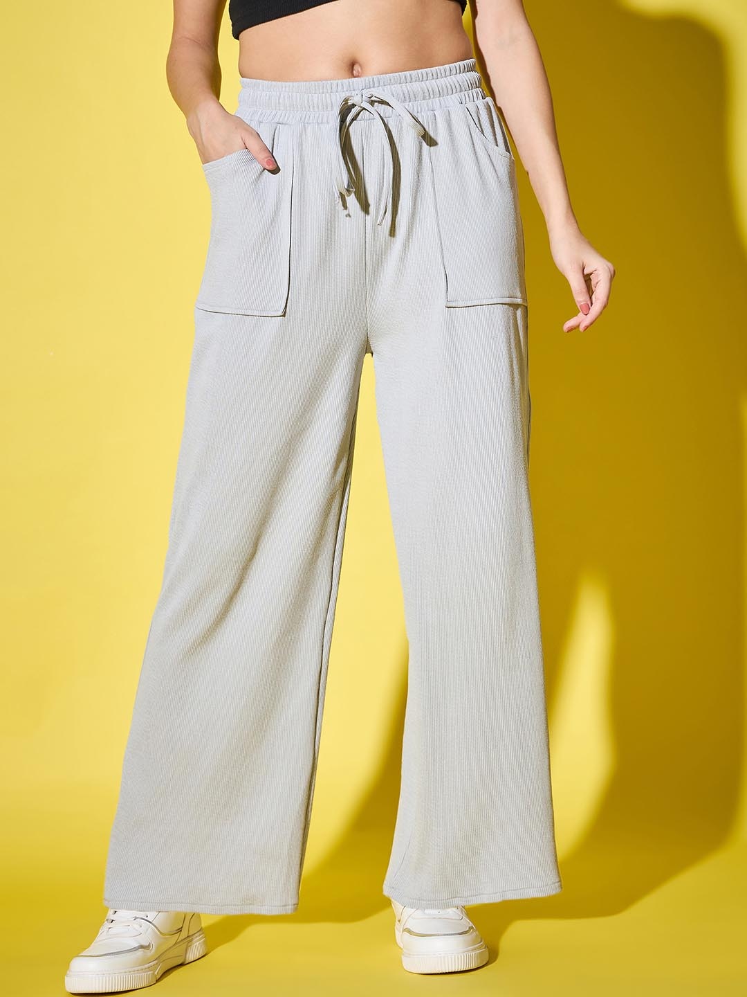 

BUY NEW TREND Women Relaxed High-Rise Trousers, Grey
