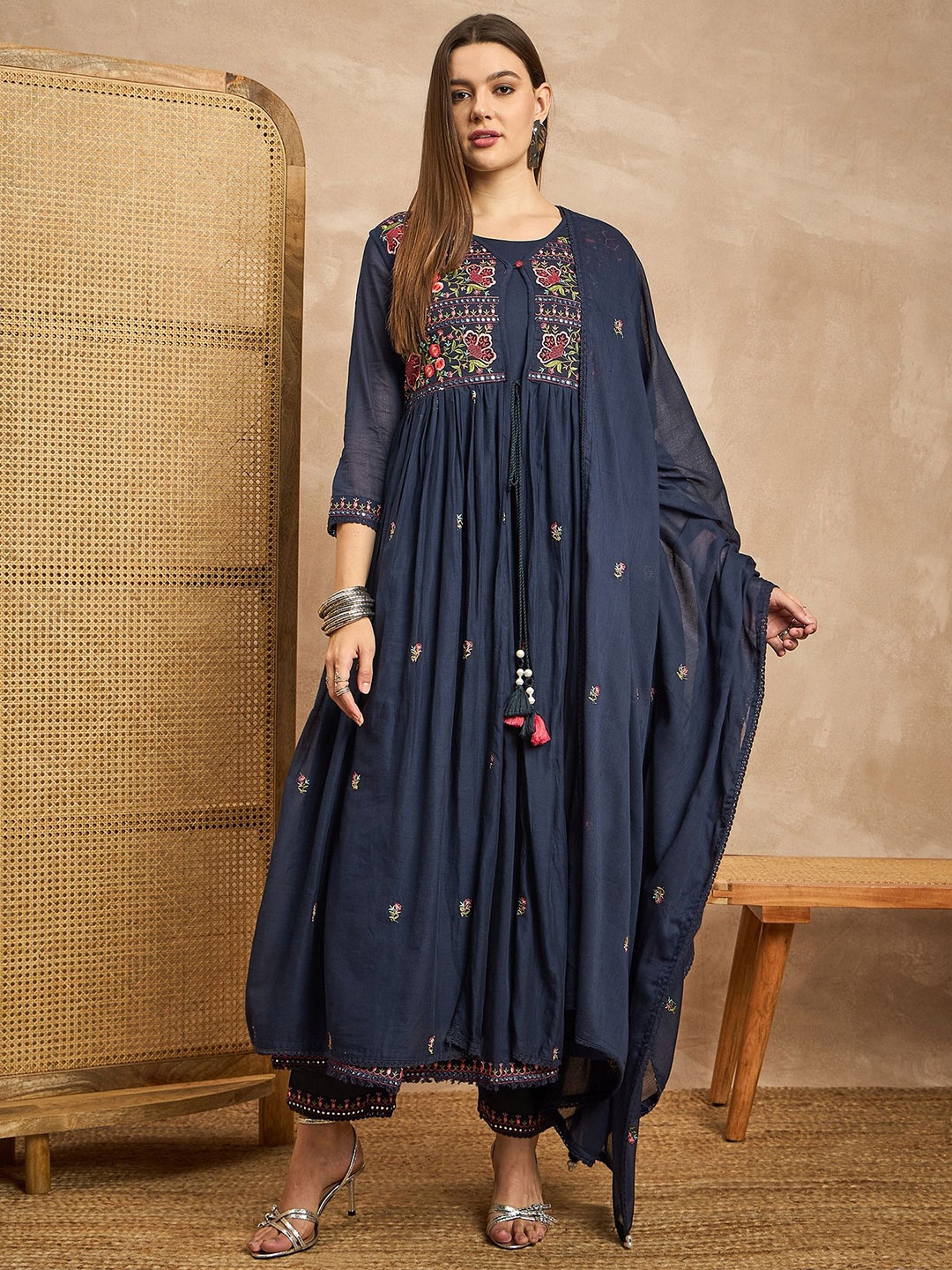

CHETI Round Neck Empire Thread Work Kurta With Trouser & Dupatta & Shrug, Blue